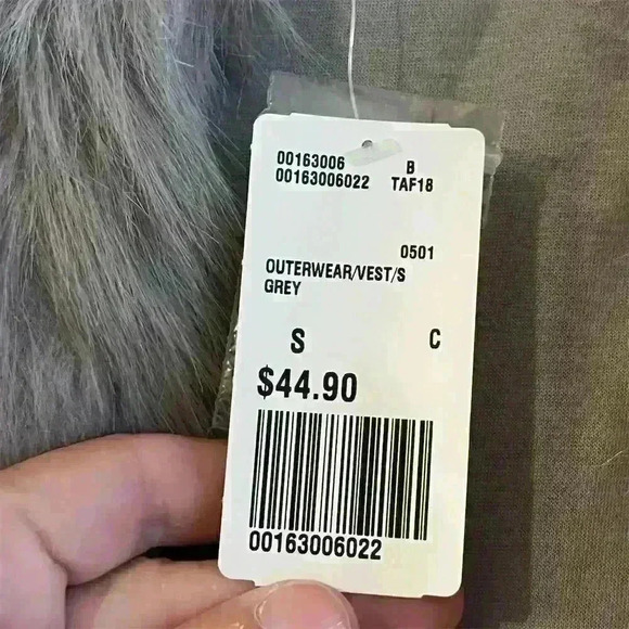 Forever 21Women's Gray Faux Fur Vest Size S Fall Winter Casual - Picture 4 of 7